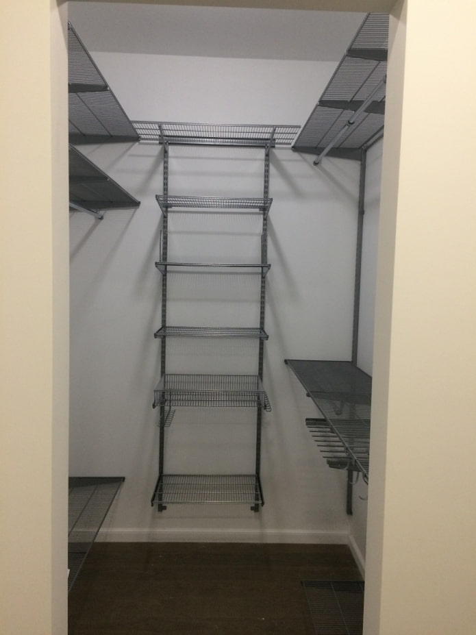 Netzkleiderschrank