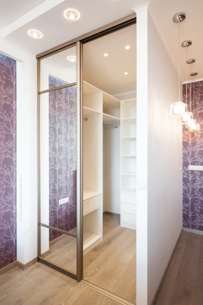 Schiebetüren zum Ankleidezimmer