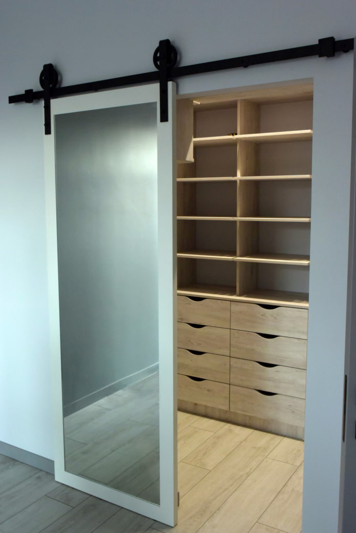 Scheunentor zum Ankleidezimmer