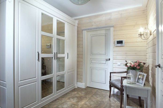 Kleiderschrank im Flur