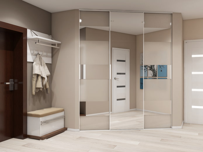 Ankleidezimmer in der Ecke des Flurinnenraums