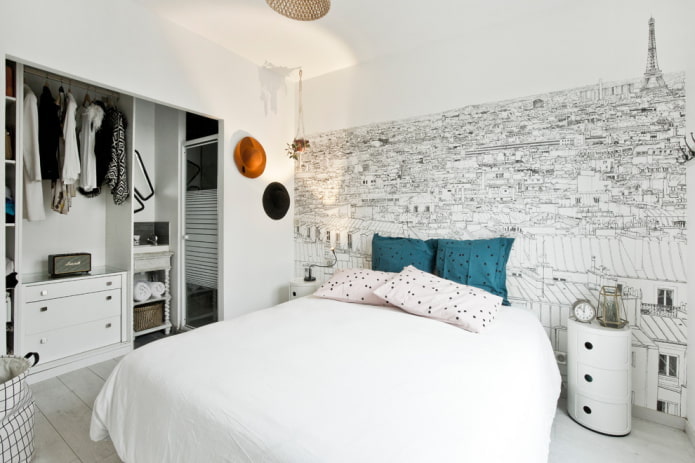 Ankleidezimmer in einer Nische im Schlafzimmer