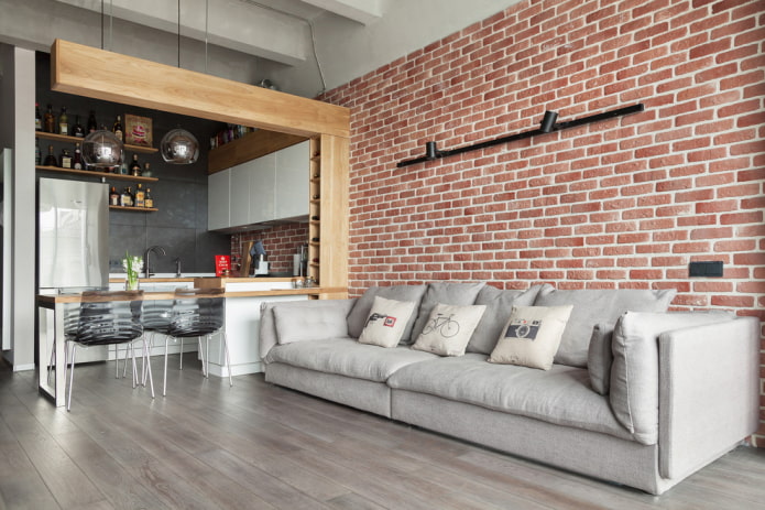 Gipsfliesen im Innenraum im Loft-Stil
