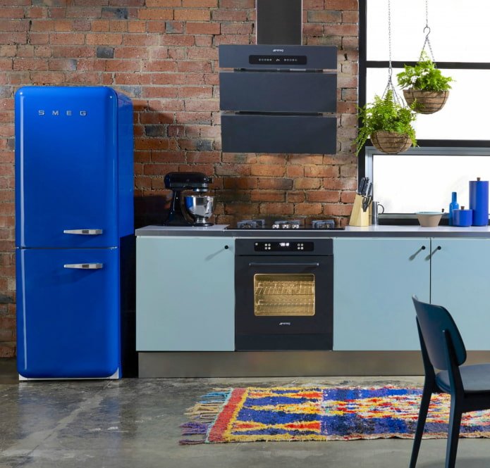 blauer Kühlschrank