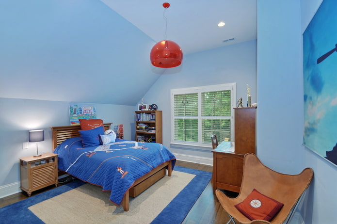 blau bemalte Decke