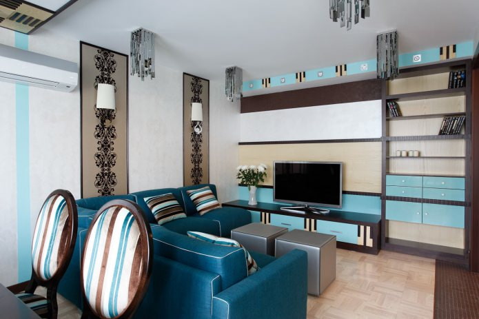 Braunes und blaues Wohnzimmerinterieur