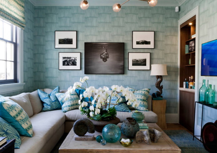blaue Tapete im Wohnzimmer