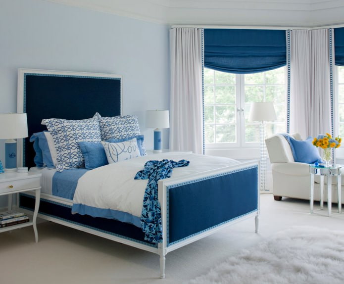 Blau-hellblaues Schlafzimmerinterieur