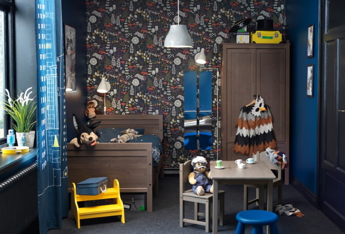 braunes und blaues Interieur eines Kinderzimmers