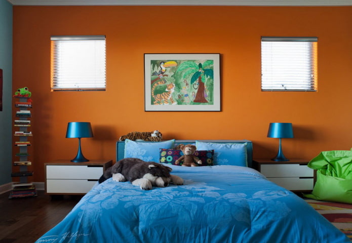 Blaues und orangefarbenes Interieur des Kinderzimmers