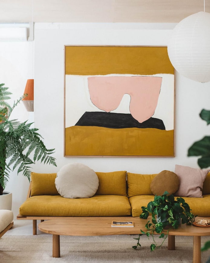 Gemälde über dem Sofa