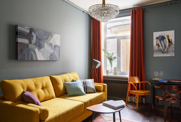 Wohnzimmer in hellen Farben