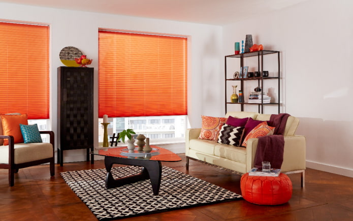 Orange horizontale Lamellen im Wohnzimmer