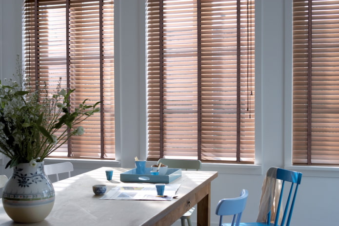 Horizontale Lamellen in Holzoptik