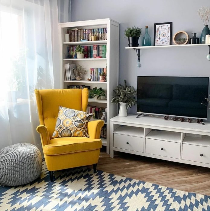 Gelber Ikea-Sessel