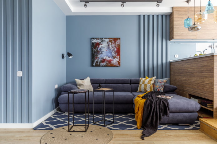 Möbel eines blauen Wohnzimmers