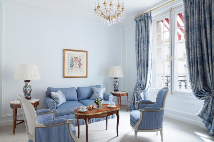Blaues Wohnzimmer im klassischen Stil