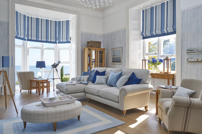 Blaues Wohnzimmer im mediterranen Stil