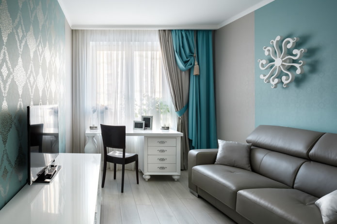 Arbeitsbereich im Wohnzimmer in einer Chruschtschow-Wohnung