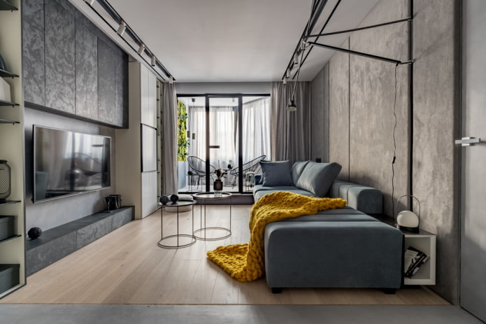 Graues Wohnzimmer mit heller Decke