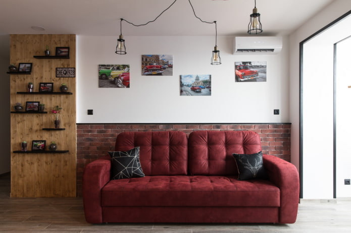 Dekor im Wohnzimmer-Interieur im urbanen Stil