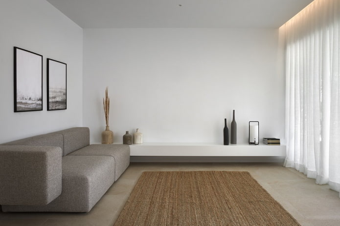Textilien im Wohnzimmer im minimalistischen Stil