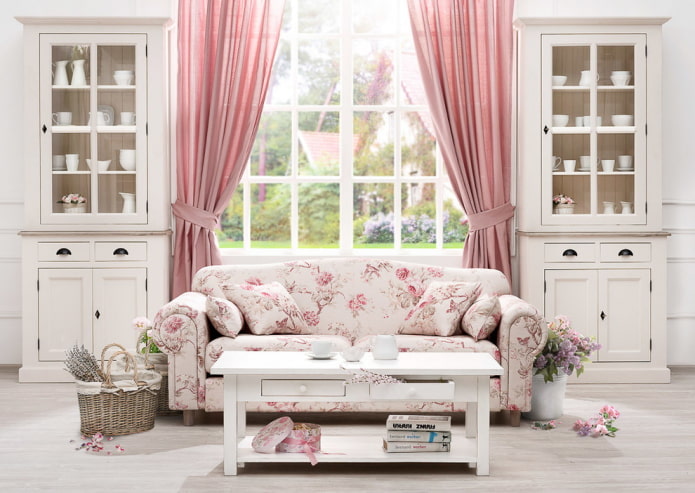 Sofa mit Blumenmuster