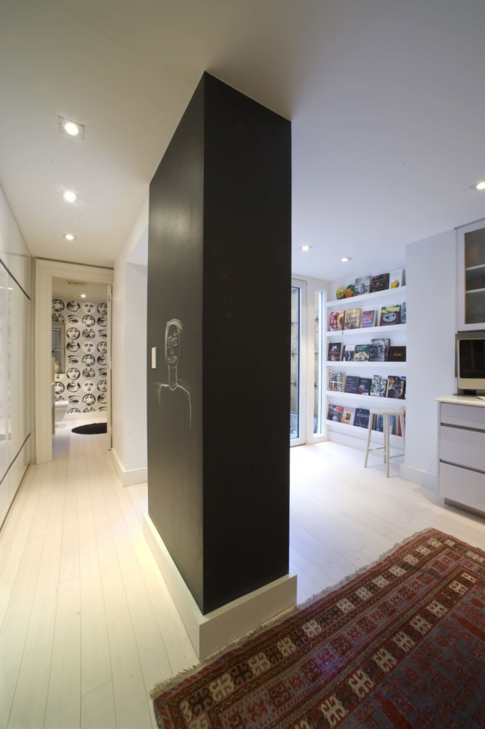 Schlag die Säule in der Wohnung