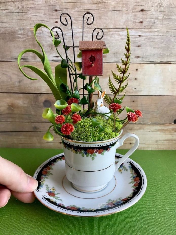 Mini-Garten in einer Tasse