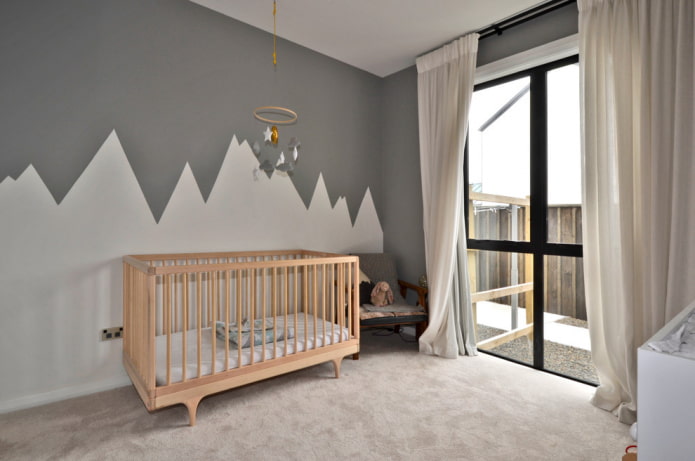 Interieur eines beige-grauen Kinderzimmers