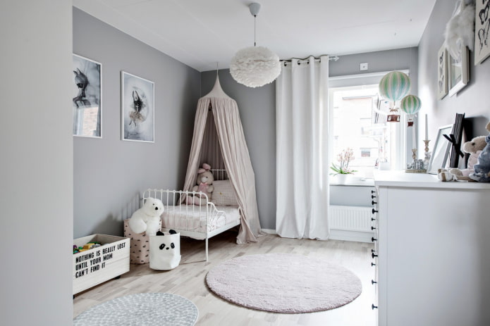 Design eines weißen und grauen Kinderzimmers