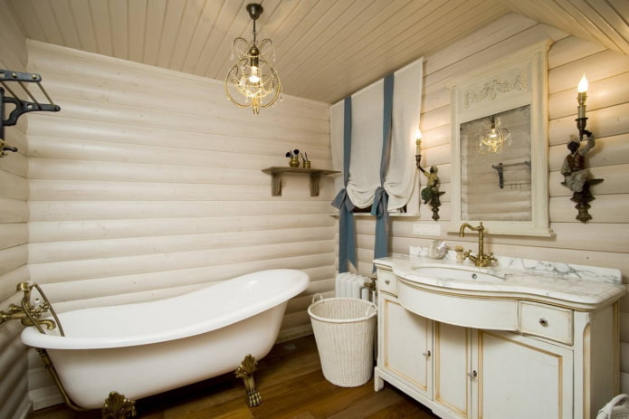 Innenraum eines Blockhauses im Provence-Stil