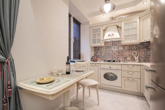 Renovierung einer Küche in einer Zweizimmerwohnung Chruschtschow-Wohnung im Provence-Stil