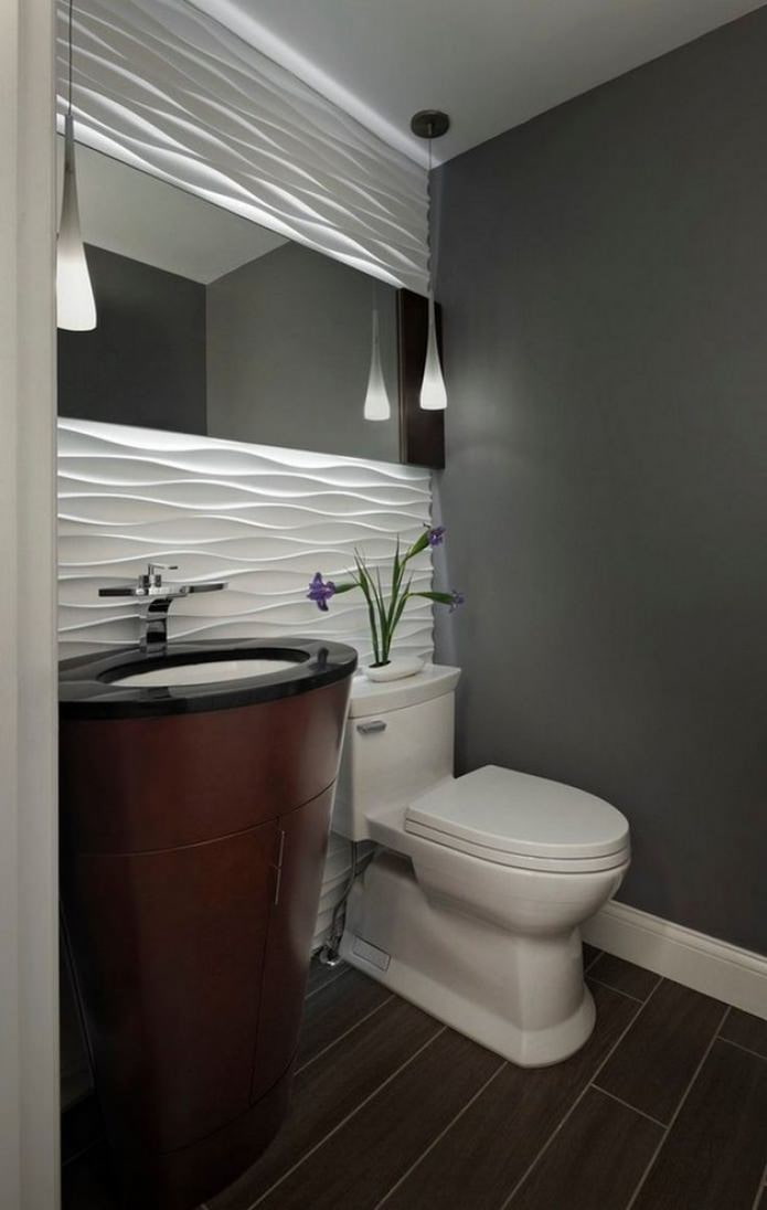 Fliesen auf dem Boden in der Toilette