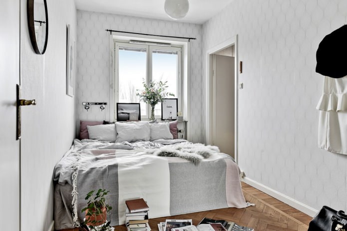 Möbelanordnung in einem kleinen Schlafzimmer