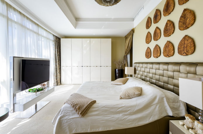weiße Decke im Schlafzimmer