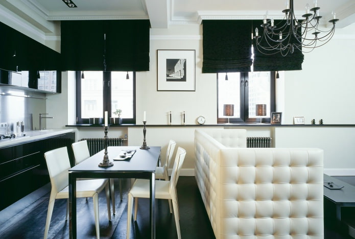Schwarz-weißes Wohnküche-Interieur