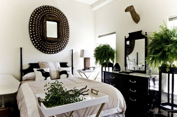 Schwarz-weißes Schlafzimmerinterieur mit Grüntönen