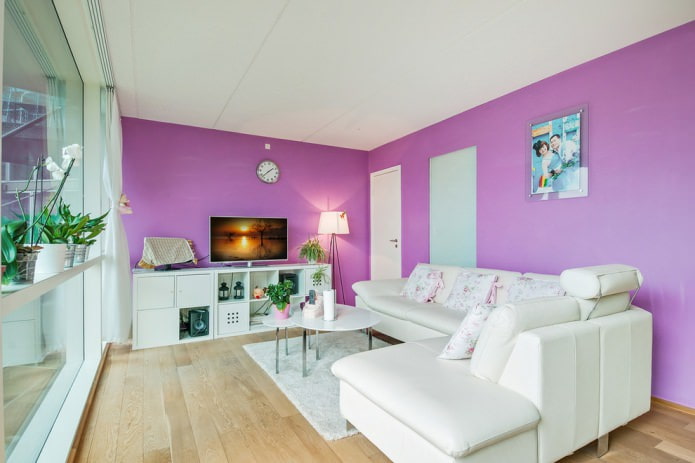 Weiß mit Lila im Wohnzimmer