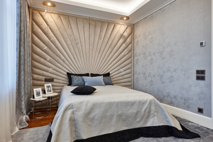 Kopfteil bis zur Decke über die gesamte Wand