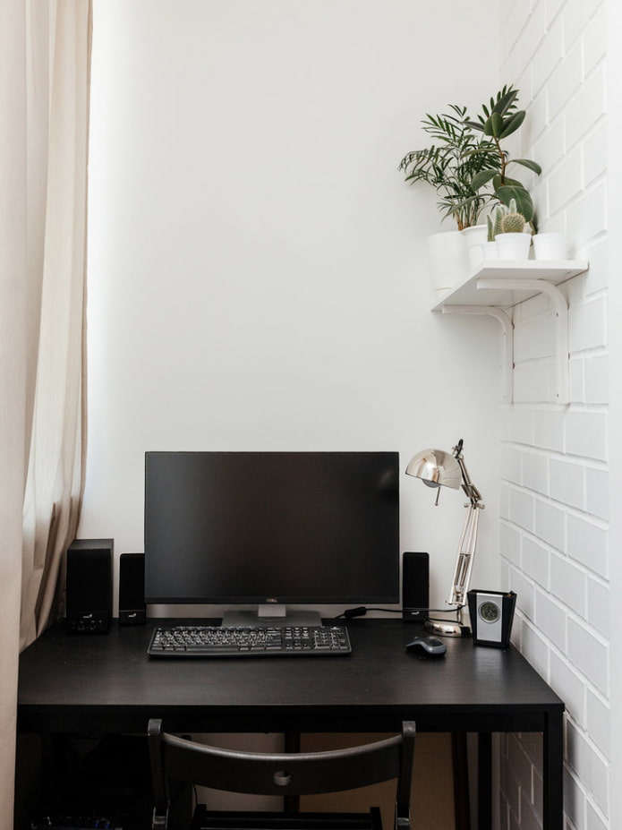 Heller Arbeitsplatz