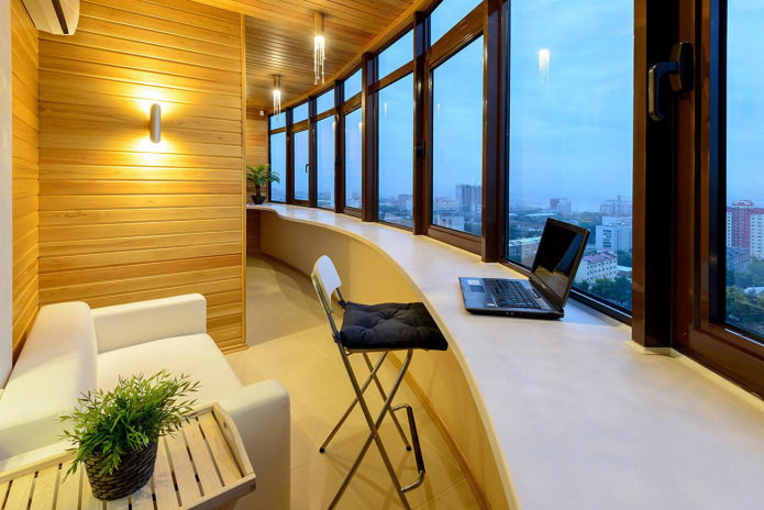 Langer Balkon