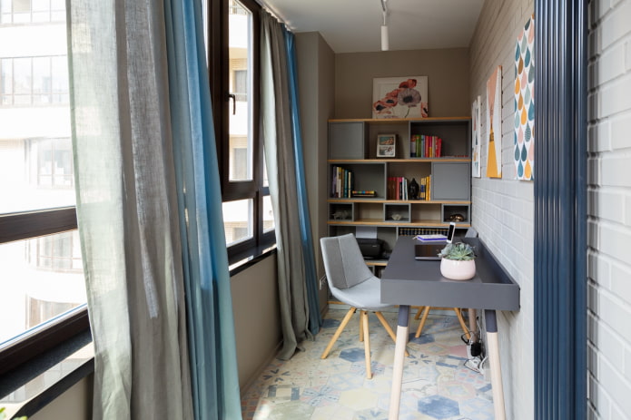 Ein Arbeitszimmer für eine Frau