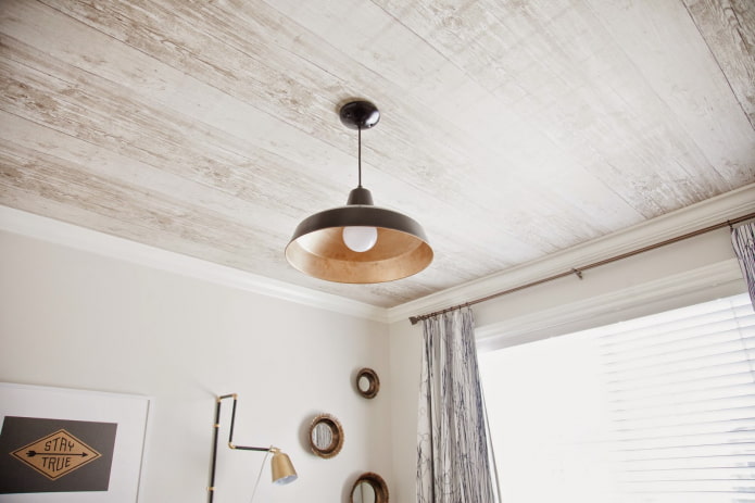 Decke mit Tapete