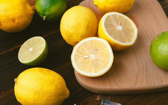 Zitronen und Limetten