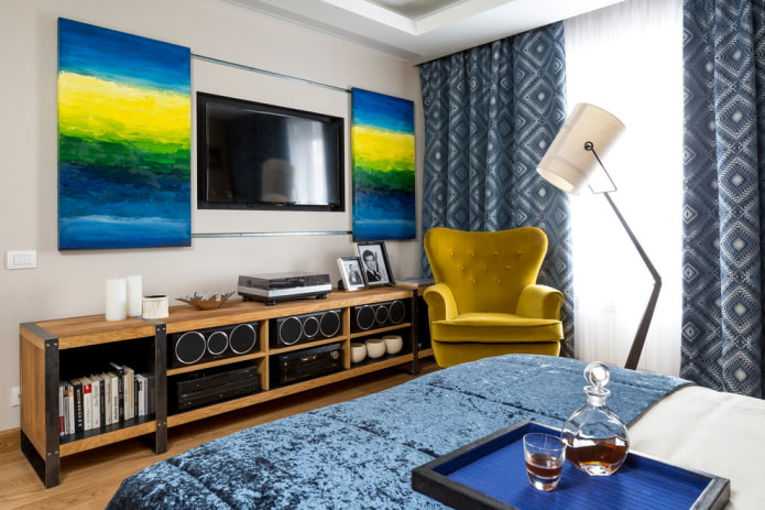 Fernseher mit versteckten Steckdosen