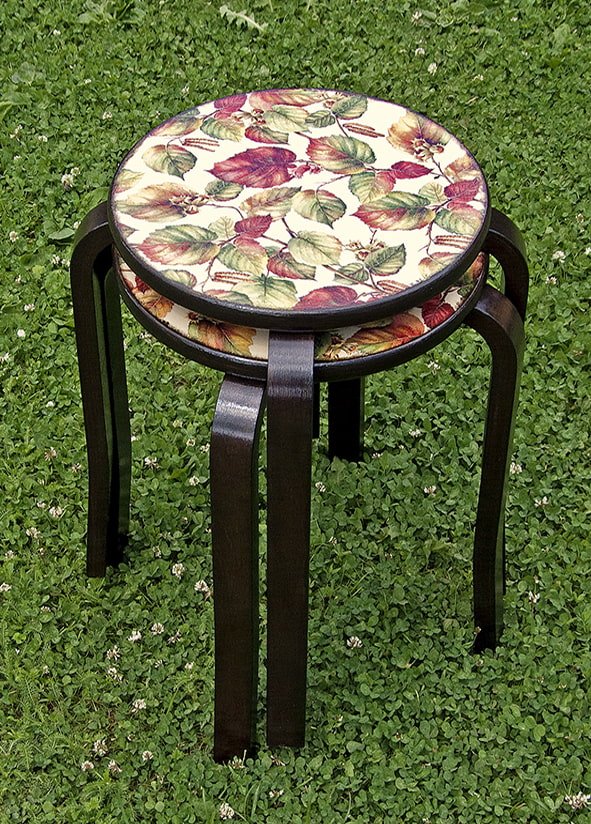 Decoupage eines Hockers