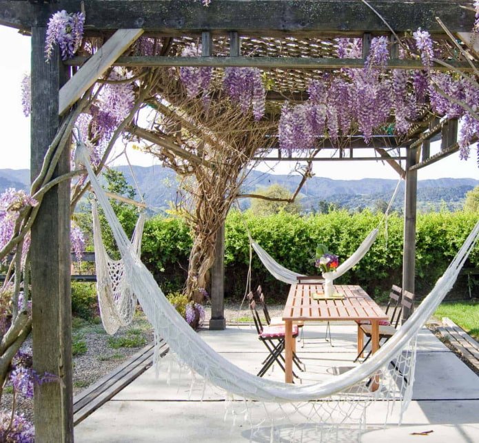 3 Hängematten rund um die Pergola