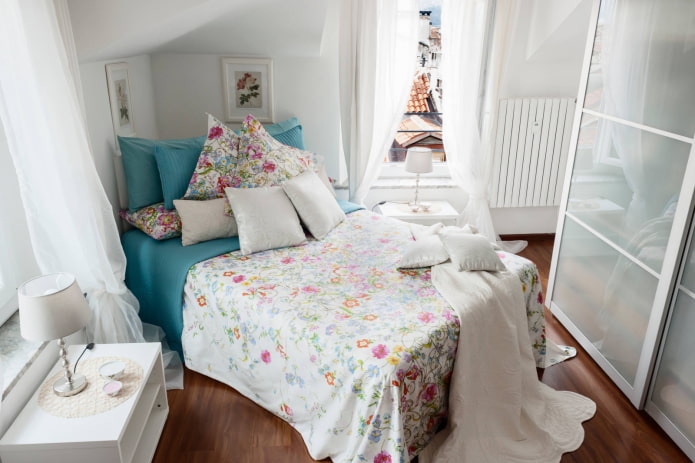 Diagonales Bett
