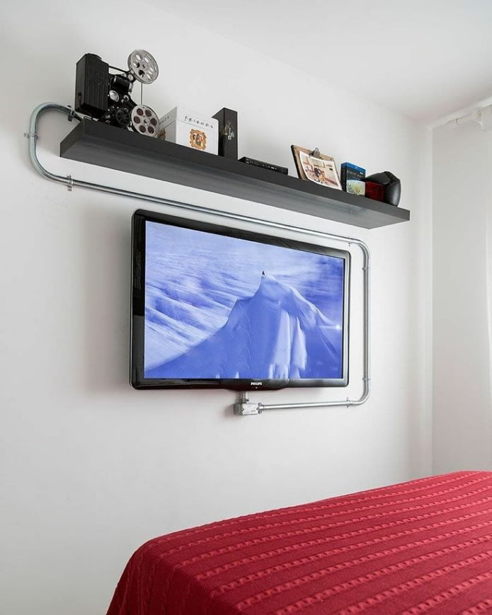 Dekorieren der Kabel vom Fernseher